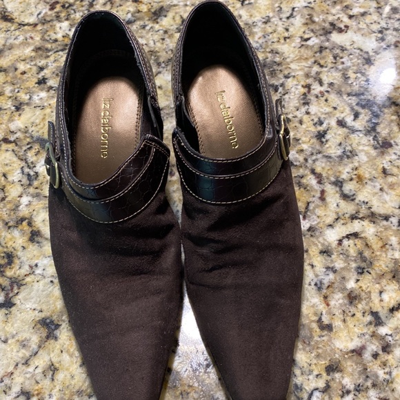 Liz Claiborne brown bootie  with buckle in size 6 1/2. - Picture 5 of 10